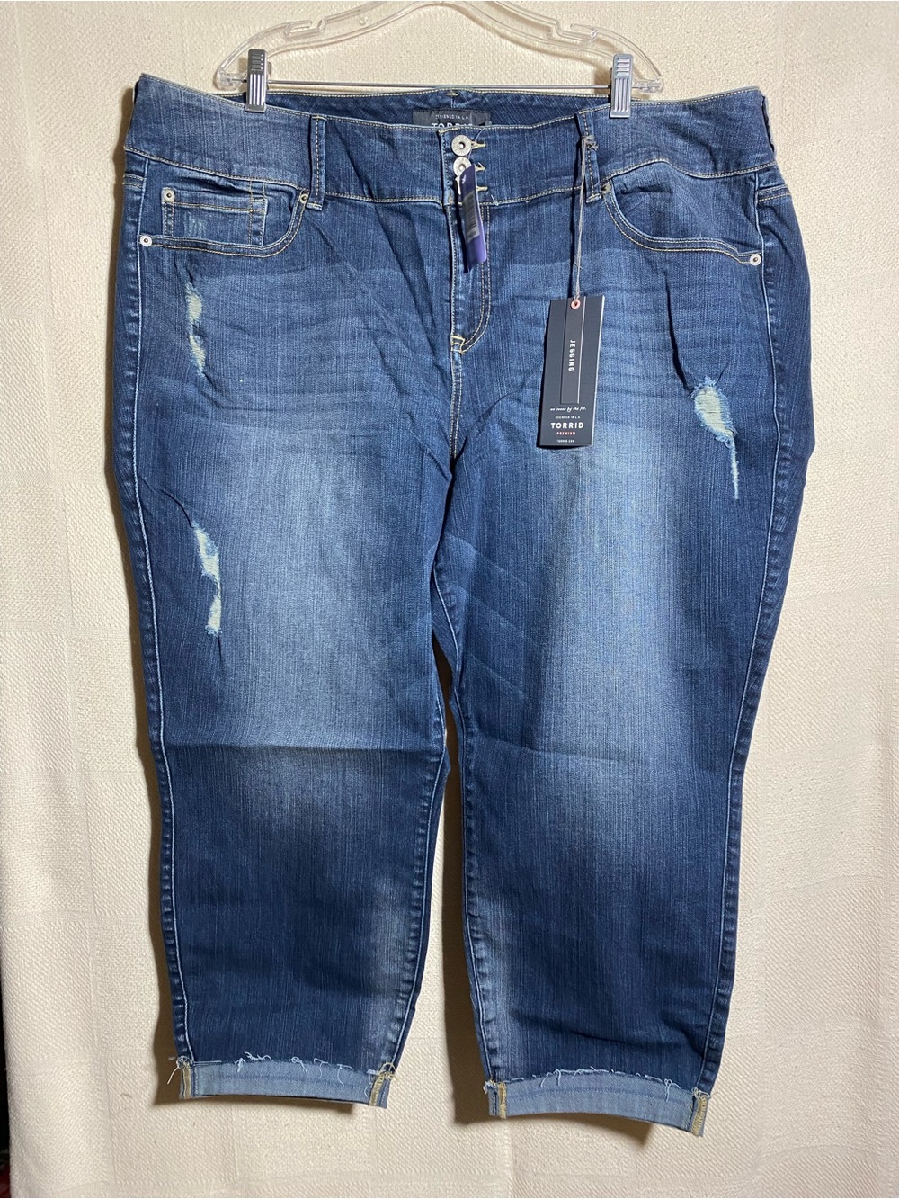 Torrid Women’s Distressed Blue Denim Capri Jeans Size 26